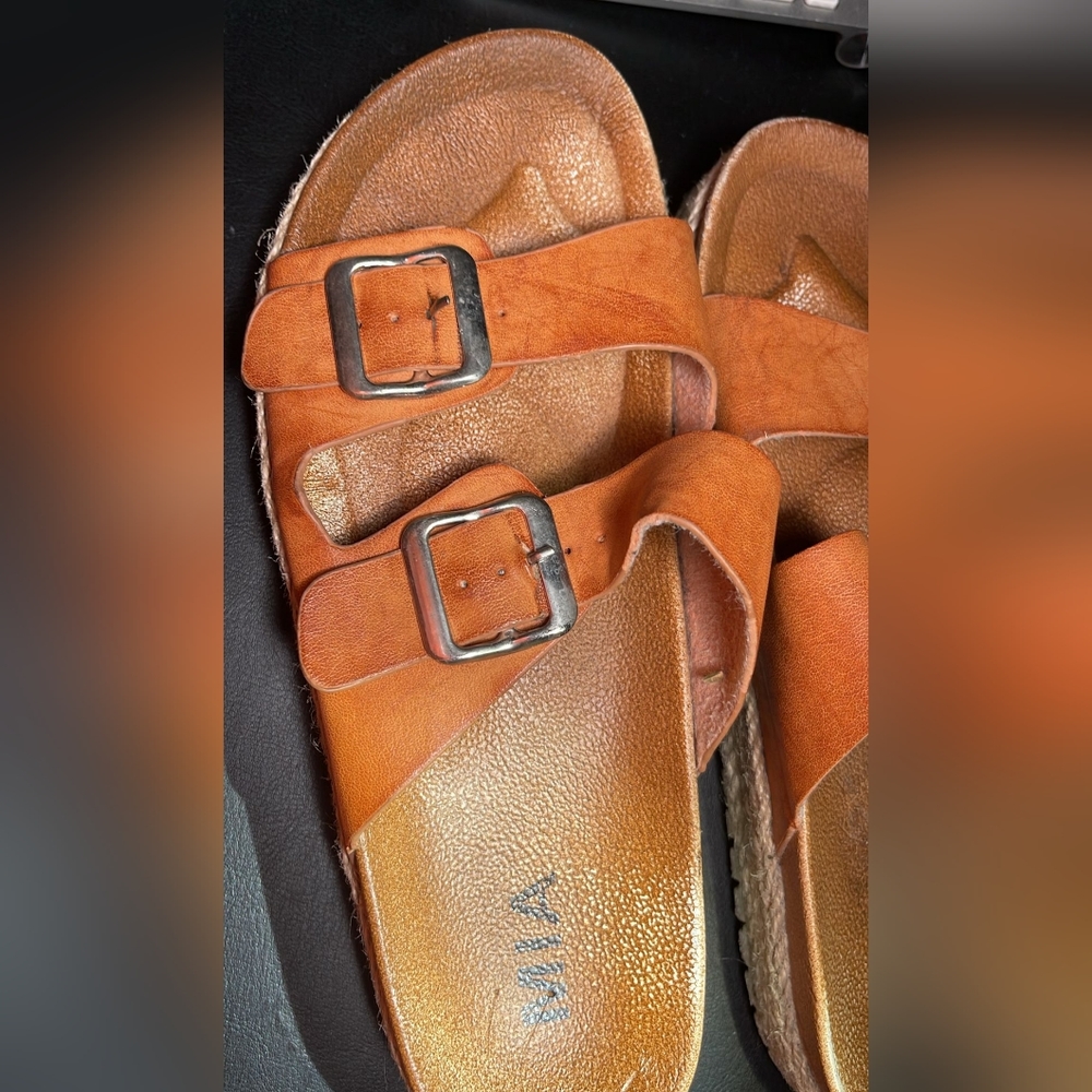 Sandals - MIA